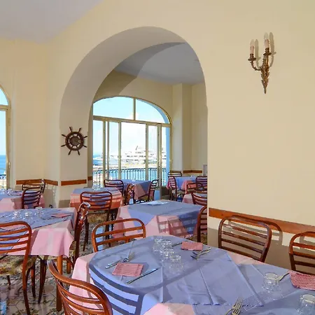 Terme Marina فندق 3*
